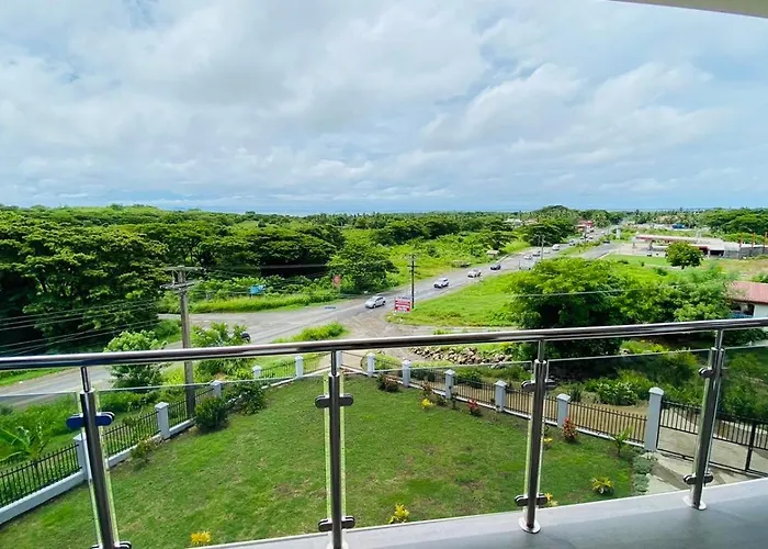 Lovely 4-Bedroom Holiday Home With Free Parking.