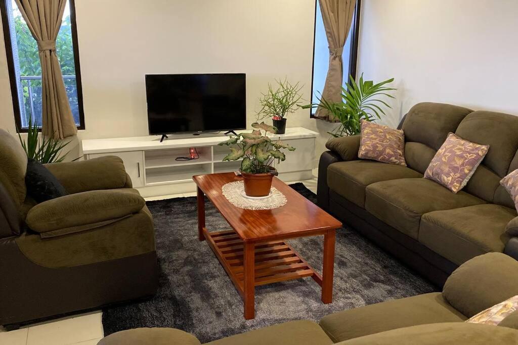 Lovely 4-bedroom With Free Parking. Apartment Lautoka