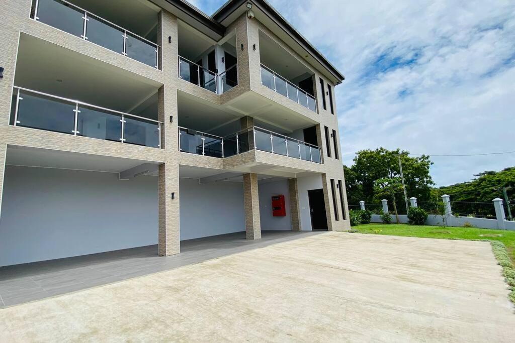 Lovely 4-bedroom With Free Parking.